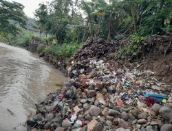 Batu Bronjong Setinggi 3 Meter Longsor, Warga Was-Was