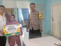 Bhabinkamtibmas Polsek Cisaat Kawal Pembagian BLT DD