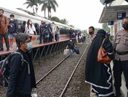 Polisi Perkuat Pengamanan Stasiun Kereta Api Selama Natal dan Tahun Baru