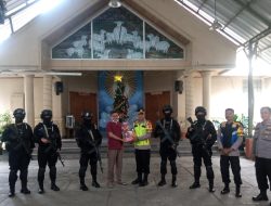 Amankan Ibadah Misa Natal dan Tahun Baru di Cicurug, Brimob Turun Tangan