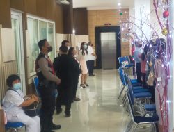 Personel Polsek Cisaat Amankan Gereja Saat Nataru