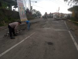 Belum Lama Di Aspal, Ruas Jalan Di Sukabumi Amblas Cukup Parah