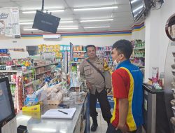 BHABINKAMTIBMAS POLSEK CISAAT SAMBANGI MINIMARKET BERIKAN HIMBAUAN KAMTIBMAS 