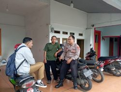 Jalin Sinergitas Dengan Staff Desa , Bhabinkamtibmas Sambang Kantor Kades Sukamanah