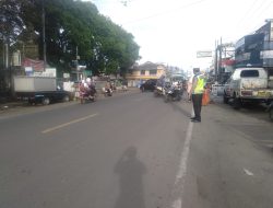 Ciptakan Arus Lalulintas Aman dan Lancar,Unit Lantas Polsek Cisaat laksanakan pengaturan lalulintas