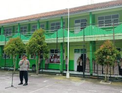 JADI PEMBINA UPACARA PANIT BINMAS POLSEK CISAAT TANAMKAN DISIPLIN SEJAK DINI