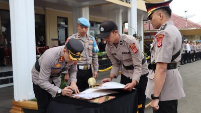 Sertijab Kabag Ops Serta Pengukuhan Kapolsek Cikole Dan Wisuda Purnabakti Polres Sukabumi Kota