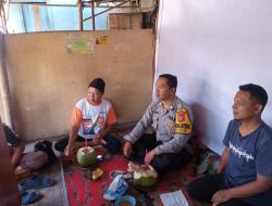 Dekatkan diri dengan warga,Bhabinkamtibas Polsek Cisaat Sambang ke desa binaannya