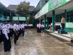 Jadi Pembina Upacara Bendera,Panit Binmas Sampaikan Pesan Kamtibmas kepada Pelajar