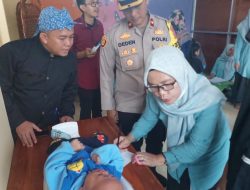 Kapolsek Cisaat Monitoring Pelayanan Posyandu dan memberikan bantuan makanan tambahan kepada Balita