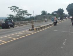 Sering Terjadi Kecelakaan,Warga Minta Dipasang Rambu Lalu lintas Di Trotoar Tembok Pembatas Jalan