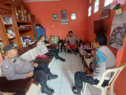 JUMAT PEDULI, KAPOLSEK CISAAT MENJENGUK PERSONIL YANG SAKIT