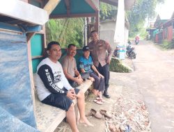 Dekat dengan Masyarakat Bhabinkamtibmas Polsek Cisaat Kunjungi Warga Di Desa Binaannya