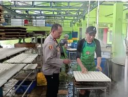 Kapolsek Cisaat , Sambangi Pabrik Pembuatan Tahu