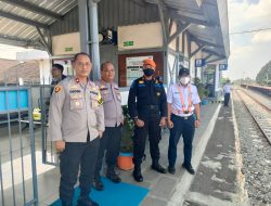 Kapolsek Cisaat lakukan Monitoring situasi Kamtibmas di Stasiun Kereta Api Cisaat Kabupaten Sukabumi