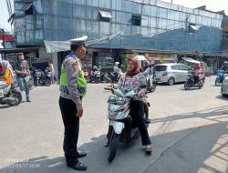 Unit Lalulintas Polsek Cisaat Intensifkan Sosialisasi ETLE dan Teguran Kepada Pelanggar Lalu Lintas