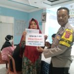 Bhabinkamtibmas Polsek Cisaat Sinergi dengan Babinsa monitoring Pembagian BLT DD