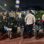 Nongkrong Sambil Bawa Sajam 3 Pemuda diamankan Polisi
