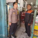 Sampaikan Pesan Kamtibmas Bhabinkamtibmas Kunjungi Warganya
