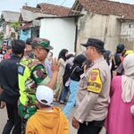 Bersinergi Bhabinkamtibmas dan Babinsa Kawal Pawai Karnaval dalam Rangka Kenaikan kelas Sekolah