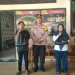 Berbagi di hari Jum’at Berkah Kapolsek Cisaat berikan bantuan Paket Sembako Kepada PHL Polsek