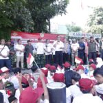 Merah Putihkan Kabupaten Bogor, Iwan Setiawan Bagikan Bendera Merah Putih Kepada Masyarakat