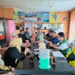 Ciptakan rasa aman, Babinsa Dan Bhabinkamtibmas Polsek Cisaat Kompak sambangi warga