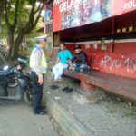 Berikan Teguran Humanis Kepada Pengendara Cara personel Unit Lantas Polsek Cisaat berikan edukasi berlalulintas