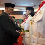 Iwan Setiawan Kukuhkan Paskibraka Kabupaten Bogor Yang Akan Bertugas Kibarkan Merah Putih