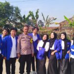 Sambangi Mahasiswa KKN, Bhabinkamtibmas Polsek Cisaat Himbau Mahasiswa Berikan Hal Positif Kepada Warga