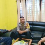 Sambangi Guru di Sekolah, Bhabinkamtibmas Polsek Cisaat Sampaikan Pesan Kamtibmas
