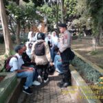 Cegah tawuran pelajar Unit Samapta Polsek Cisaat Beri Imbauan Kepada Pelajar Yang Nongkrong Saat Pulang Sekolah