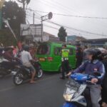 Antisipasi Macet Saat Weekend,Unit Samapta bantu Personel Unit Lantas Polsek Cisaat Melakukan Gatur Lalin