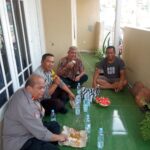 Sambangi warga,Panit Binmas dan Bhabinkamtibmas Polsek Cisaat sampaikan pesan kamtibmas
