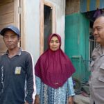 Jalin Komunikasi dengan warga Bhabinkamtibmas Polsek Cisaat Sambangi warganya
