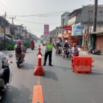 Antisipasi Kemacetan Di Hari Libur,Unit Lantas dan Unit Samapta Polsek Cisaat Laksanakan Gatur
