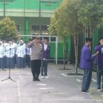 Panit Binmas Polsek Cisaat jadi Pembina Upacara Hari Senin di Sekolah SMK AL Junaediyah Desa Sukamanah