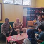 Bhabinkamtibmas Polsek Cisaat Silaturahmi dengan Guru Sekolah SMK Teknika Cisaat