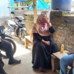 Jalin Komunikasi dengan warga Bhabinkamtibmas Polsek Cisaat Sambangi warganya
