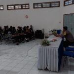 Bhabinkamtibmas Polsek Cisaat Berikan Pembinaan dan Penyuluhan Mahasiswa baru PKKMB Stisip Widya Puri Tahun 2003-2004