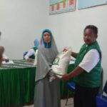 Pemdes Desa Ciadeg Salurkan Bantuan Beras Kepada 617 Warga Penerima