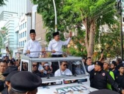 Disambut Teriakan Presiden Oleh Puluhan Ribu Relawan Dan Simpatisan, Calon Presiden Dan wakil Presiden Anies – Cak Imin Naik Land Rover Atap Terbuka Daftar Ke KPU