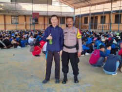Bhabinkamtibmas Polsek Cisaat Antisipasi Bubaran Pulang Sekolah di wilayah binaannya