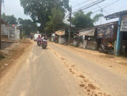 Warga Keluhkan Jalan Kotor Akibat Proyek Pembangunan Gudang, Ketika Hujan Jalan Licin