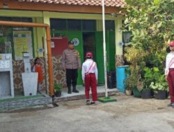 Jadi Pembina Upacara Hari Senin, Bhabinkamtibmas Berikan Arahan Kepada Pelajar