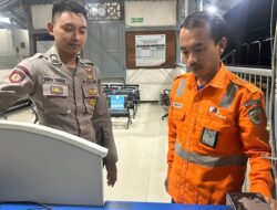 Unit Samapta Polsek Cisaat lakukan Patroli di Stasiun Kereta Api Cisaat Kabupaten Sukabumi