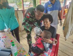 Berikan Pelayanan Kesehatan, Satgas Yonif 310/KK Bersinergi Dengan Puskesmas Gelar Posyandu Di Perbatasan