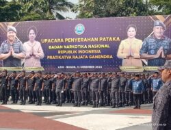 Pimpin BNN RI, Irjen Pol. Marthinus Hukom Terima Tongkat Komando dari Komjen Pol. Petrus R. Golose