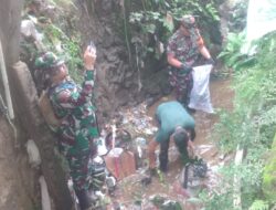 Wujudkan Karya Bakti TNI, Danramil 0621-12 Cigombong Adakan Giat Bersih Bersih Sungai