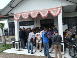 Bawaslu Kota Sukabumi Didatangi Puluhan Massa dari Tim Pemenangan dan Simpatisan Pendukung Ujang Taufik